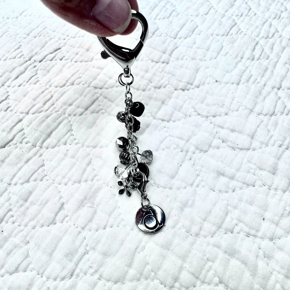 Bag/Purse Charm - Beads and “d” and heart shaped closure! - Picture 9 of 11